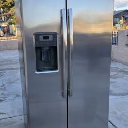 REFRIGERATOR GE STAINLESS STEEL 