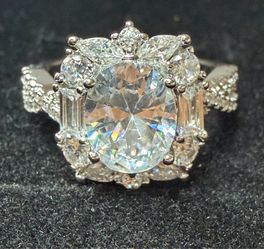 💎VVS1 2 Carat Oval Moissanite Engagment Ring  Size: 7💎