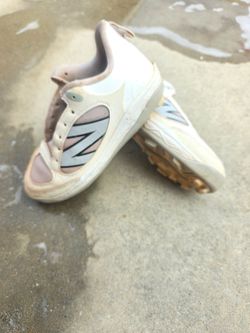 New balance cleats youth size 5