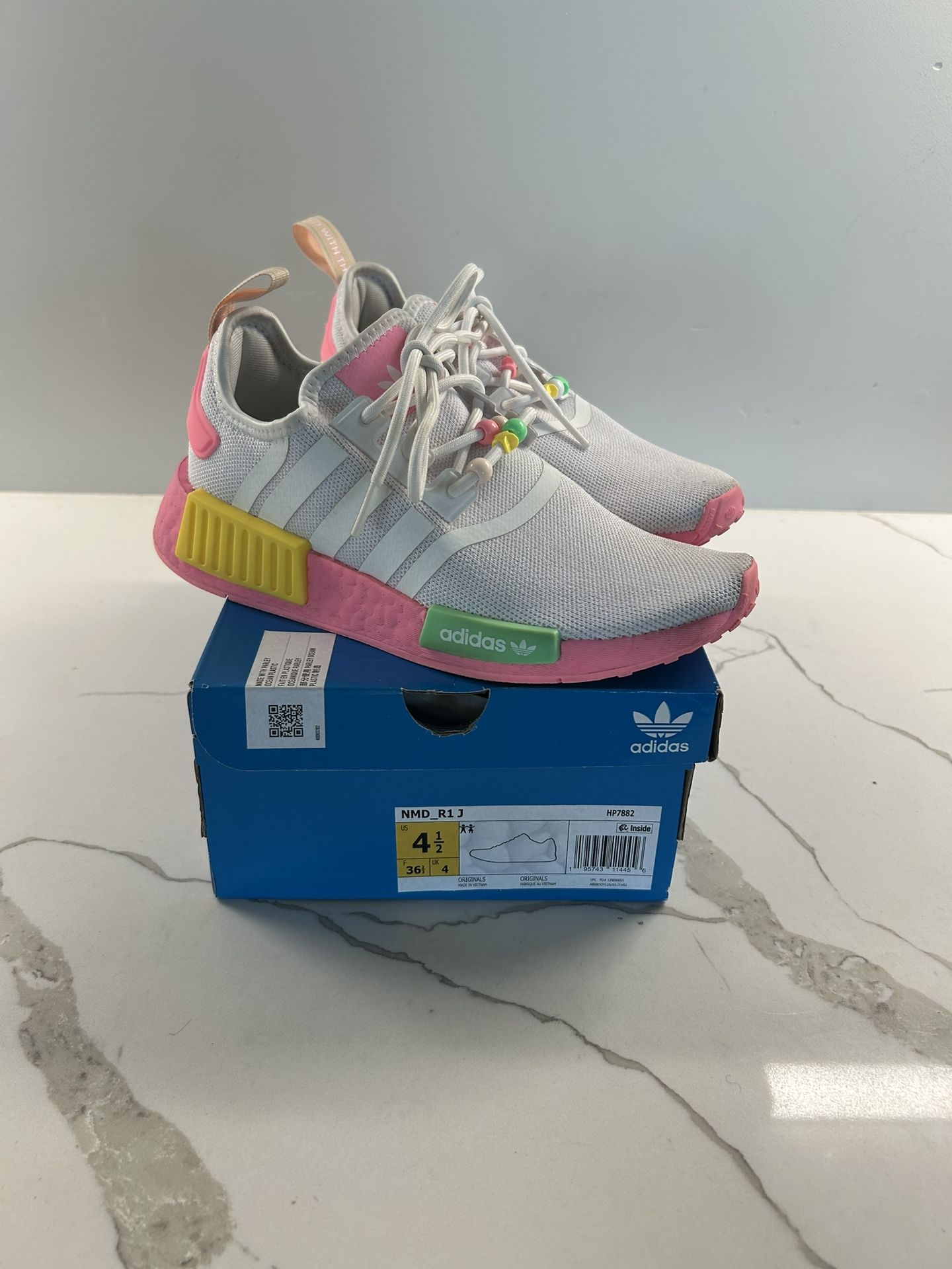 Girls Adidas Kids NMD R1 Running Shoes Size 4.5