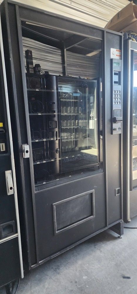 AMS SNACK VENDING MACHINE