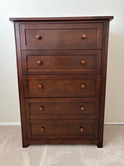 Wood Dresser/Chest of Drawers