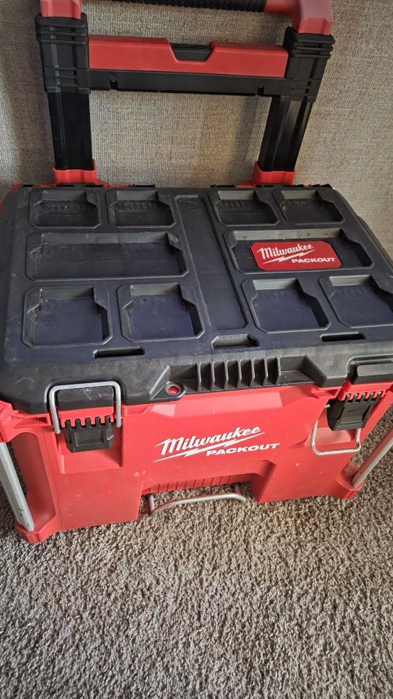 MILWAUKEE PACKOUT W EXTRA DRAWER