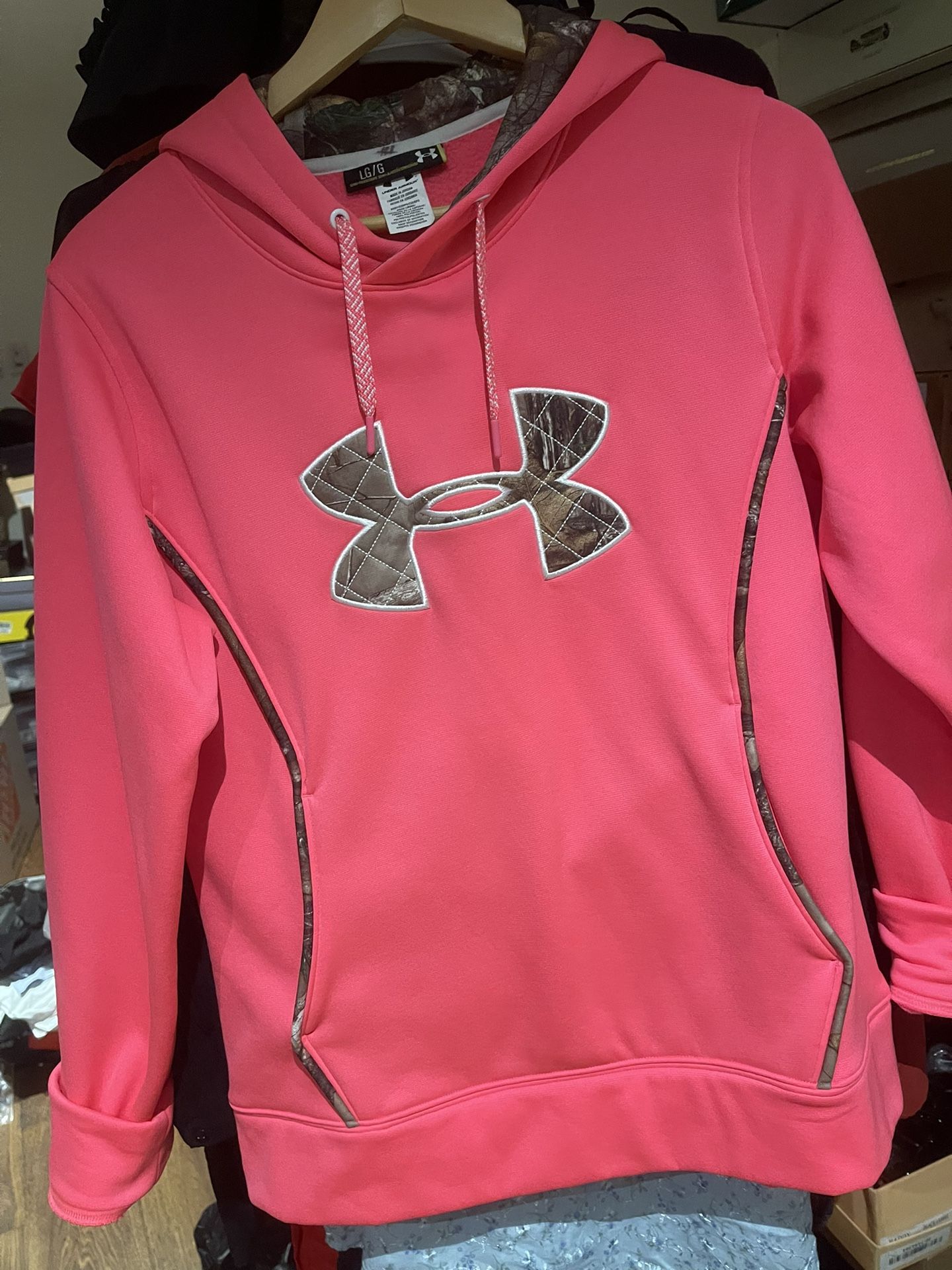 Hoodie Pink Under Armour M or L Excellent Condition 