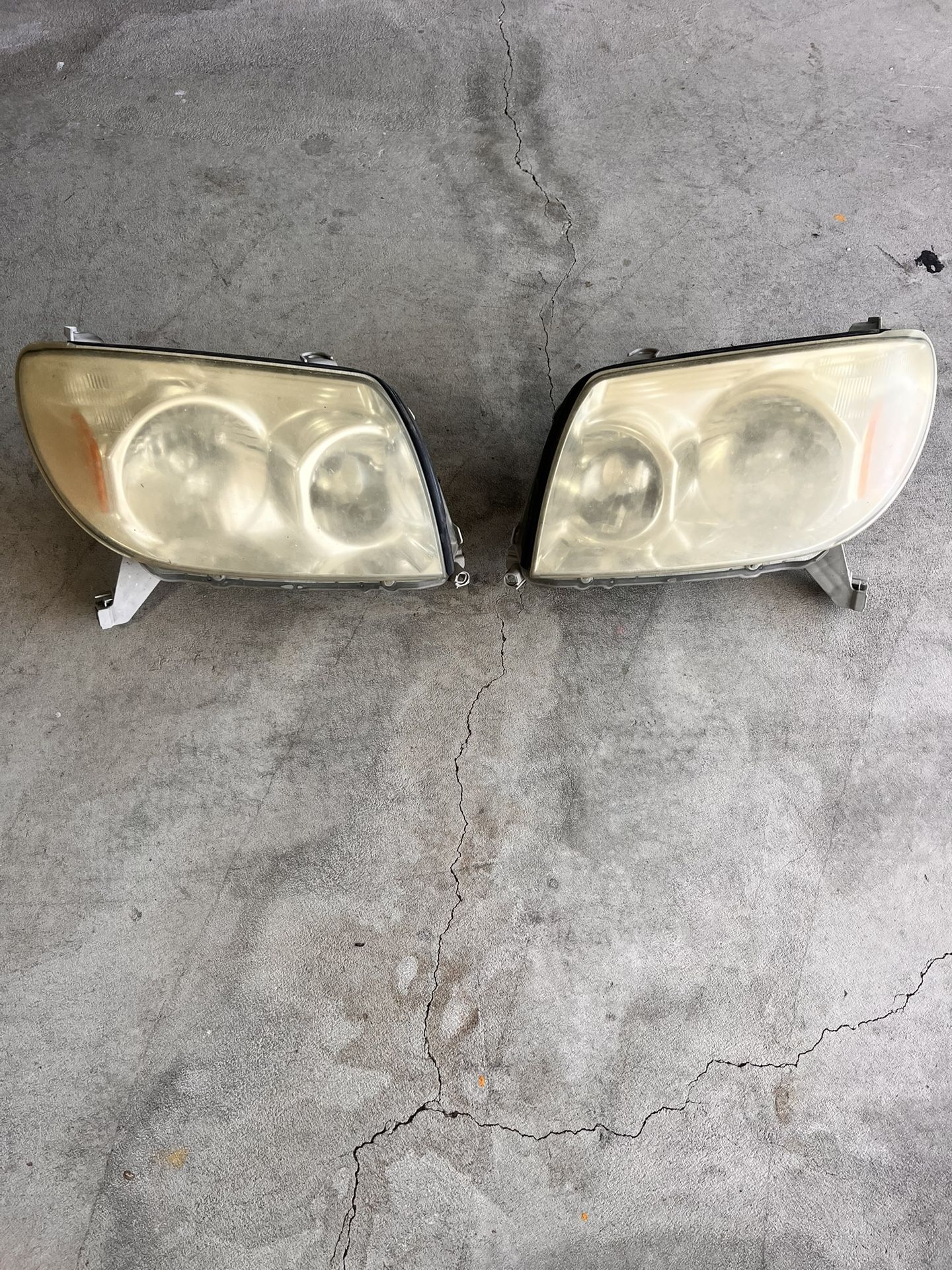 2004 Toyota 4Runner Headlight OEM