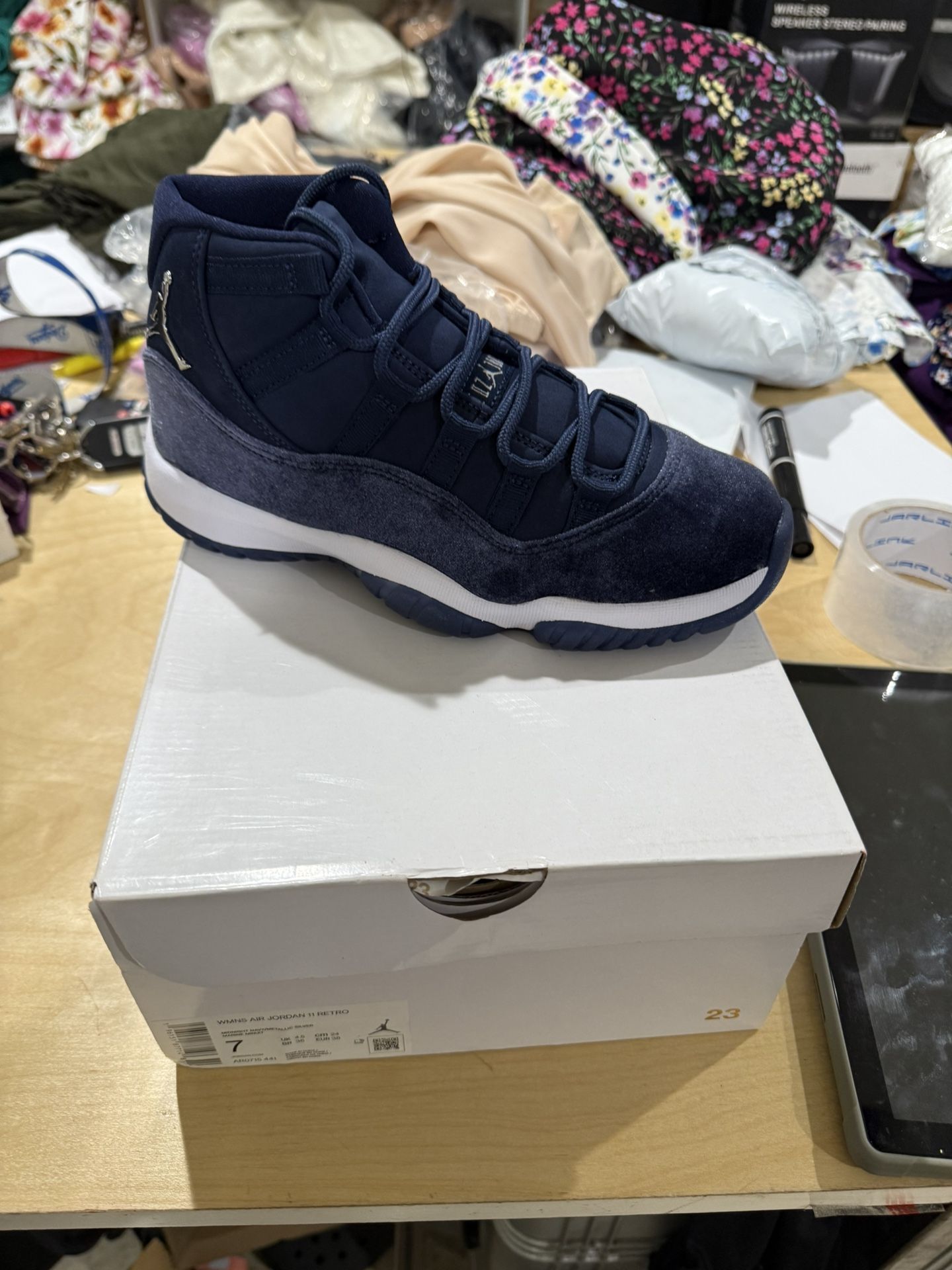 Wmns Air Jordan 11 Retro 'Midnight Navy Velvet'