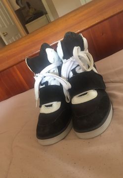 Woman’s Wedge heel tennis shoes, sz 9 1/2