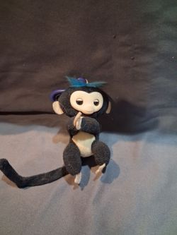 WowWee Fingerlings Plush Hugger Clip On Monkey Key Chain