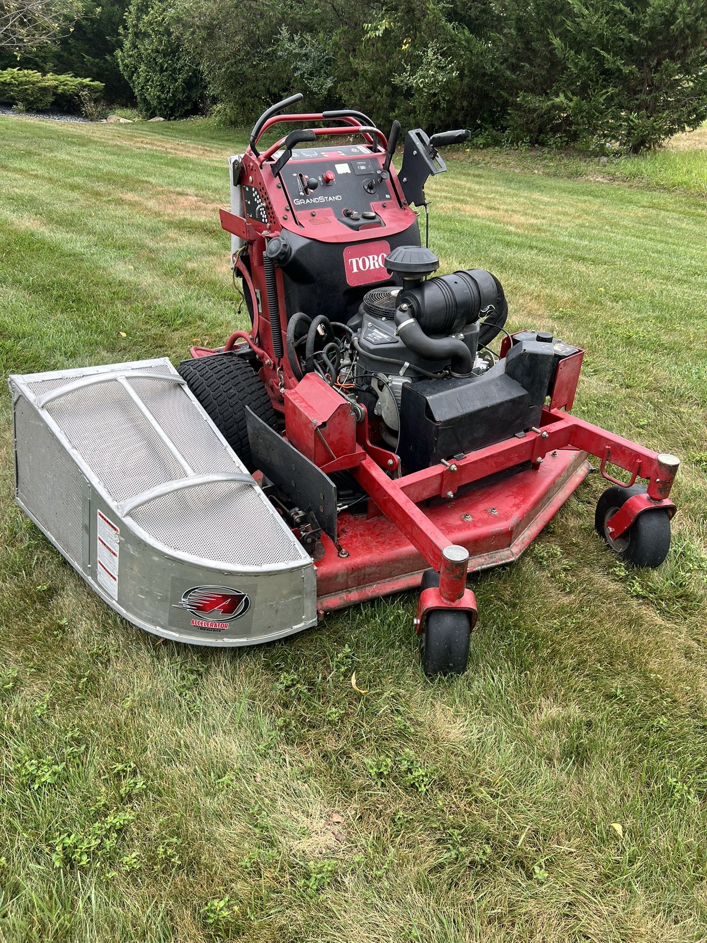 48” Toro Grandstand Commercial Zero Mower With Stripe Kit, Grass flap, Bagger