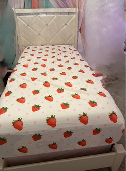 Twin size bed