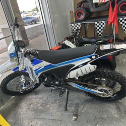 RFZ Thunder 250CC Dirt Bike! Finance For $150 Down Payment!!