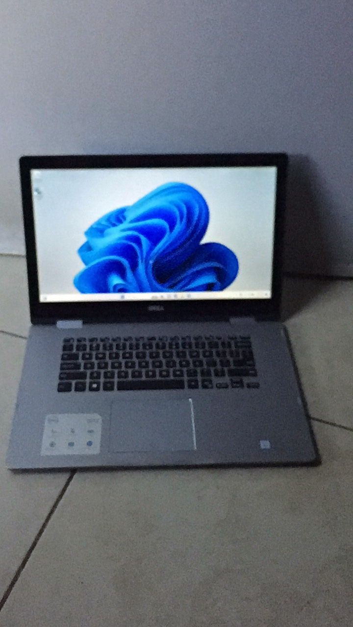 15.6” Dell Inspiron 2in1 Touchscreen i5 Processor 256gb SSD 8gb Ram Come With Charger Window 11