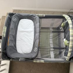 Graco pack n play w/mattress