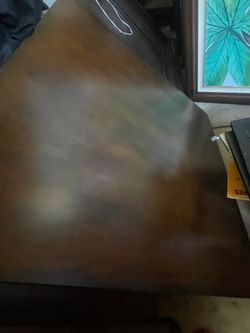 Dinning room table (40”)with 4 chairs
