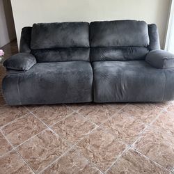 Medium Gray Automatic Recliner Sofa