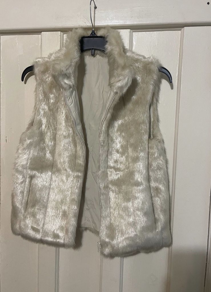Dress Barn Faux Fur Vest Size S Soft Reversible Cream