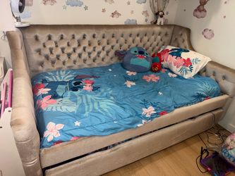 Daybed with Trundle Bed - Great Condition