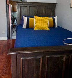 Queen bed