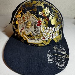 🧢 YIWEIKE “Crown Skull” Cap – Stylish with Gold Embroidery
