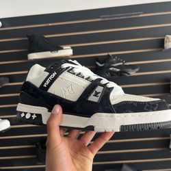 LVs Black N White