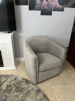 Z Gallerie Aria Channeled Swivel Chair (Light Gray)