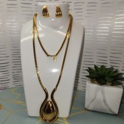 #2334, SIGNED MONET, 1950's SET NECKLACE WITH PENDANT, & EARRINGS. 