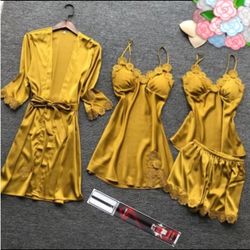 WOMEN'S 4 PIECE PAJAMAS WITH A MINI PERFUME
