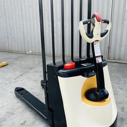 Crown Electric Pallet Jack 4500 Lbs 