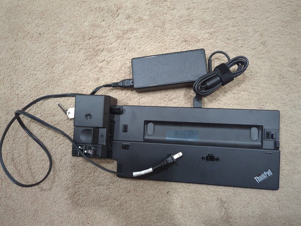 Lenovo Thinkpad Ultra Docking Station With AC Adapter And Keys