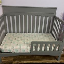 Delta 4 in 1 convertible crib to toddler bed. 