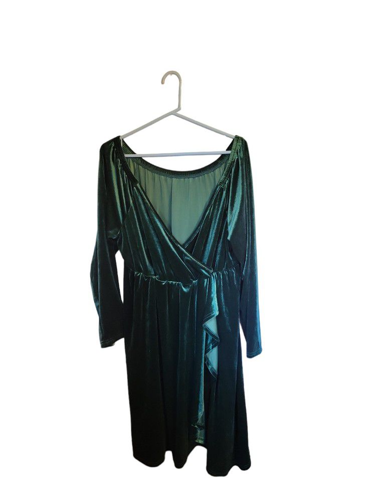 Plus Size FO-Wrap Velvet Dress