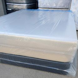 Queen Mattress 12" Memory Foam  And Box Spring 