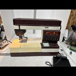 Pfaff Creative 1471 Sewing Machine with Foot Pedal, Hard Cover and Accessories