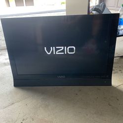 VIZIO 28’ Flatscreen (Great For Gaming ) 