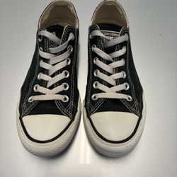 Converse Chuck Taylor Women Size 7 Men Size 5