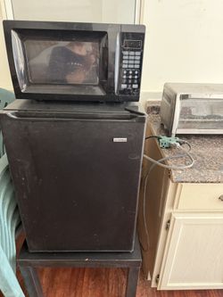 Fridge And Microwave 