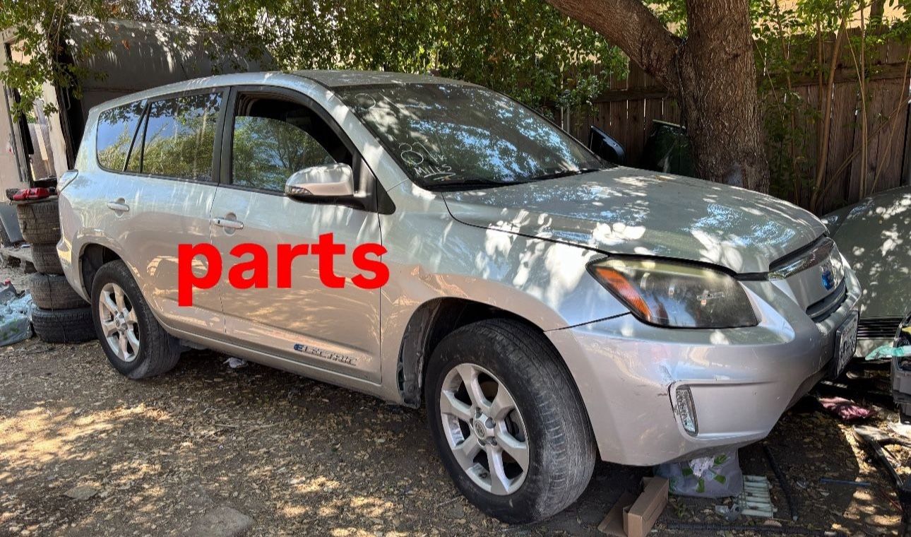 2012 Toyota Rav4 EV Parting out- FOR PARTS!