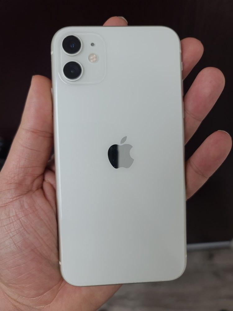 IPHONE 11..64GB. FACTORY UNLOCK