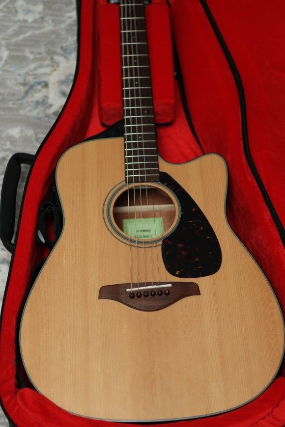 Yamaha FGX800C W/ Gig Bag
