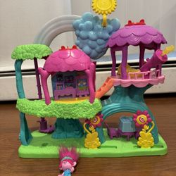 Trolls Lights & Sounds Rainbow Treehouse Playset With Poppy 