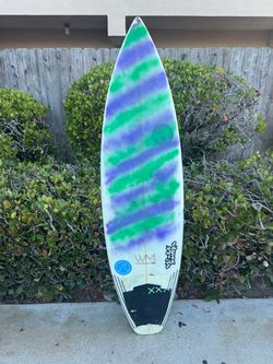 5’7 surfboard