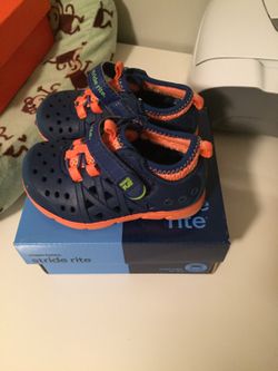 Stride right amphibian size 5