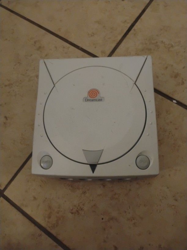Dreamcast Game System And 2 Controllers