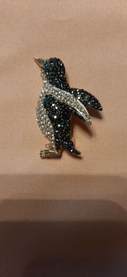 Sparkly Penguin-shaped brooch.