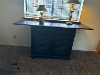 Buffet cabinet table