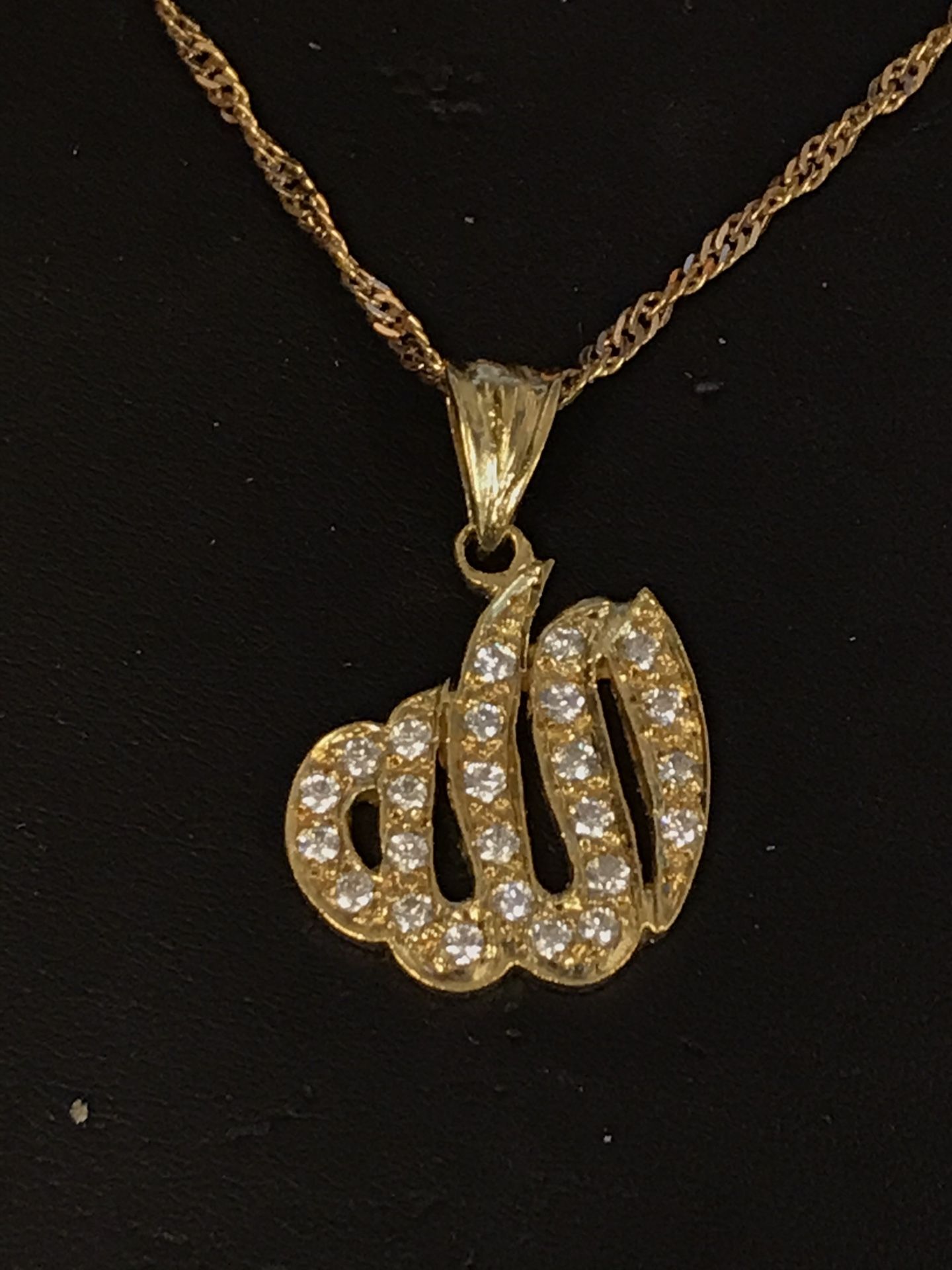 18 K gold chain and charm