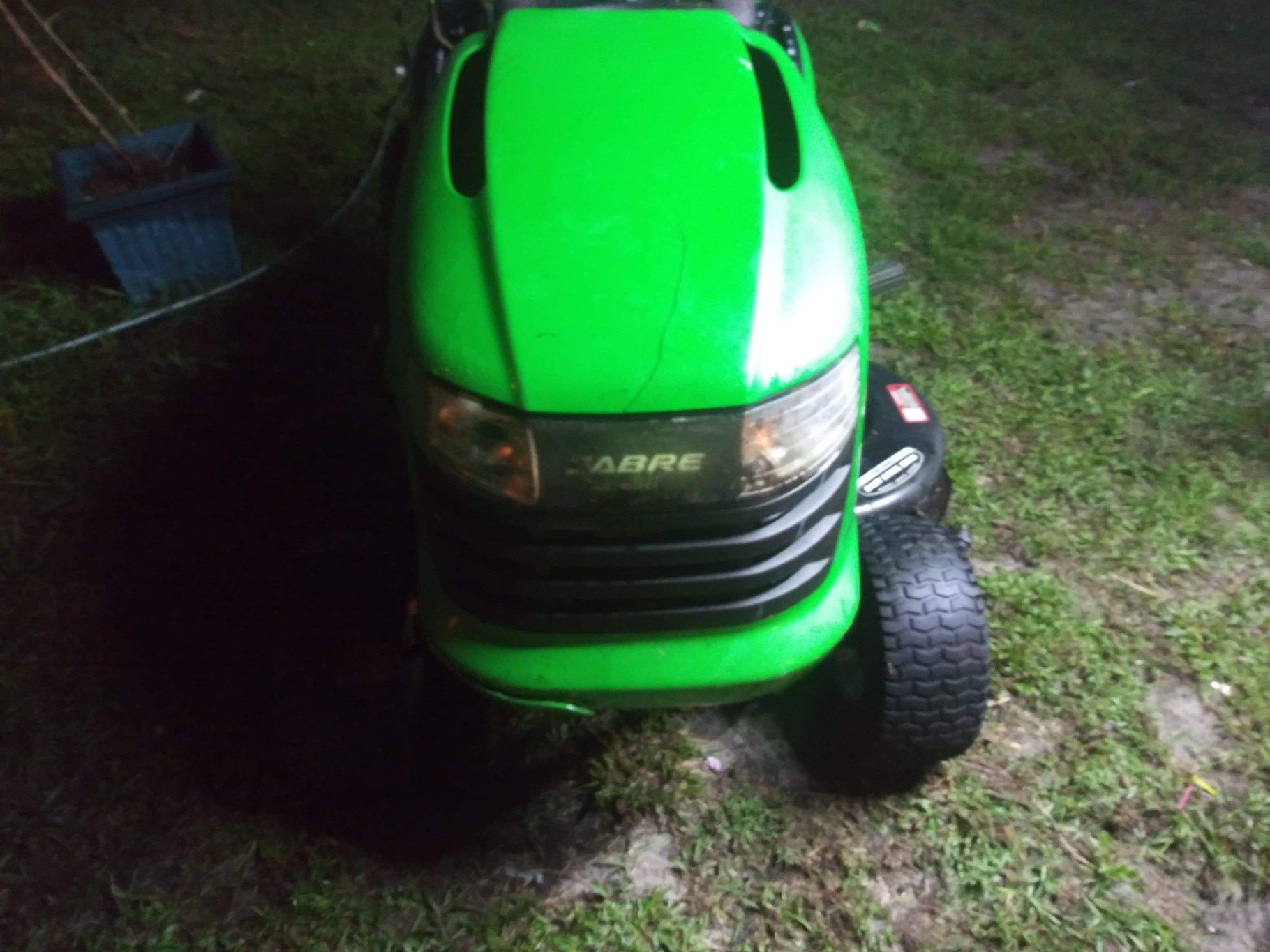 John Deere 42 inch cut self leveling 19 horsepower Briggs and Stratton runs drive and cut great