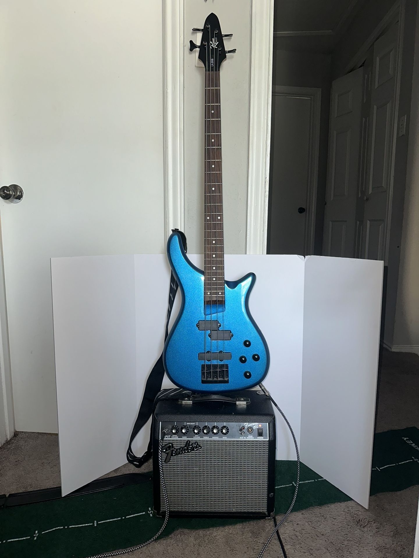 Rogue series 3 bass lx200b With fender frontman 15g Amp