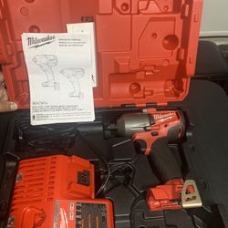 Milwaukee M18 FUEL 1/2 in. Mid-Torque Impact Wrench