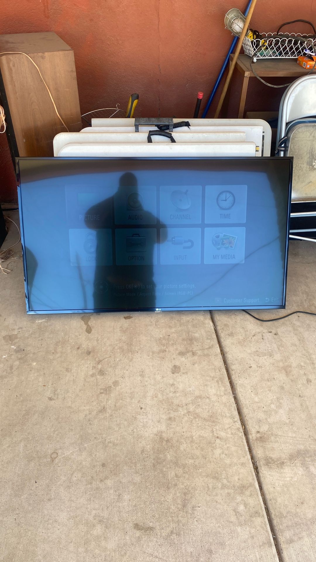 55 Inch LG Thin Tv. Non Smart
